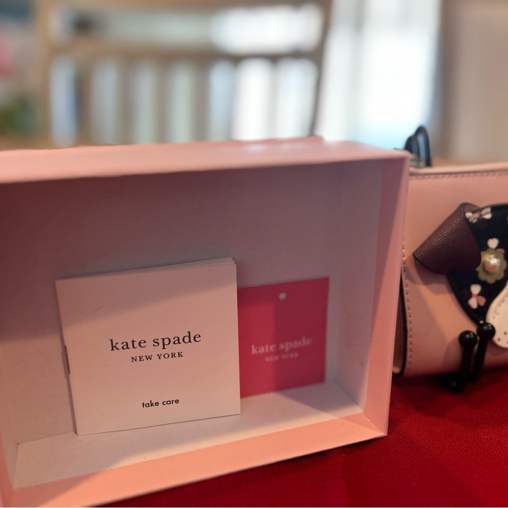 NWT + Gift Box Kate Spade Floral Wallet. - Picture 3 of 10